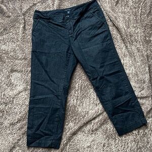 Tommy Hilfiger 8 cropped pants. 97% cotton.